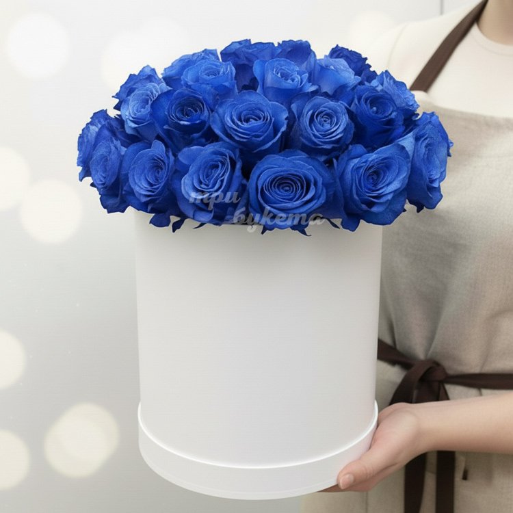 Букет из синих роз в шляпной коробке