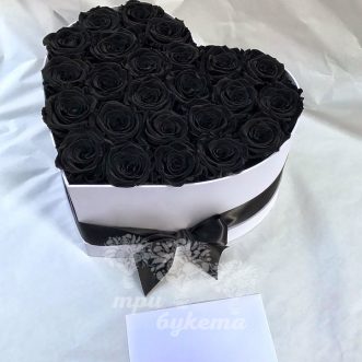 Сердце из 24 черных роз