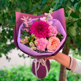 Розовый мини-букет ассорти цветов