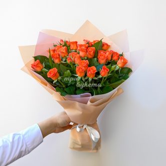 Букет из 7 оранжевых кустовых роз