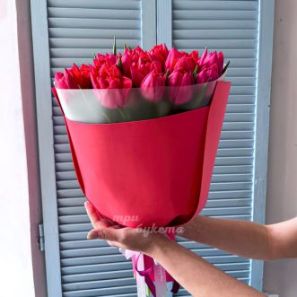 Букет 25 пионовидных тюльпанов цвета Фуксия